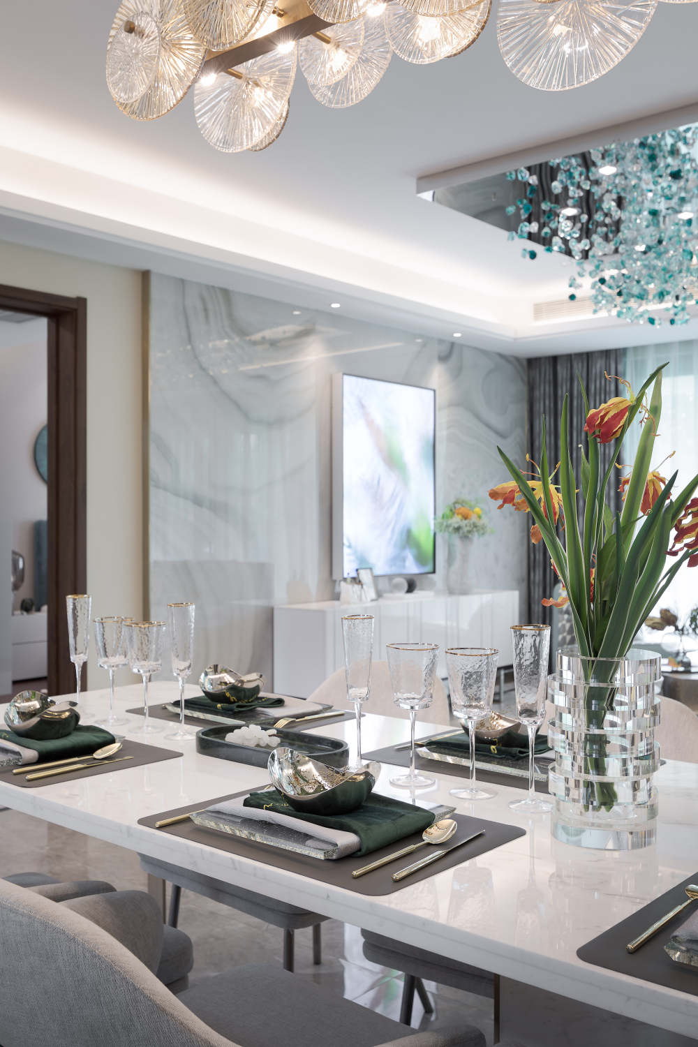 现代轻奢风格室内设计家装案例-餐厅 现代轻奢风格室内设计家装案例-餐厅