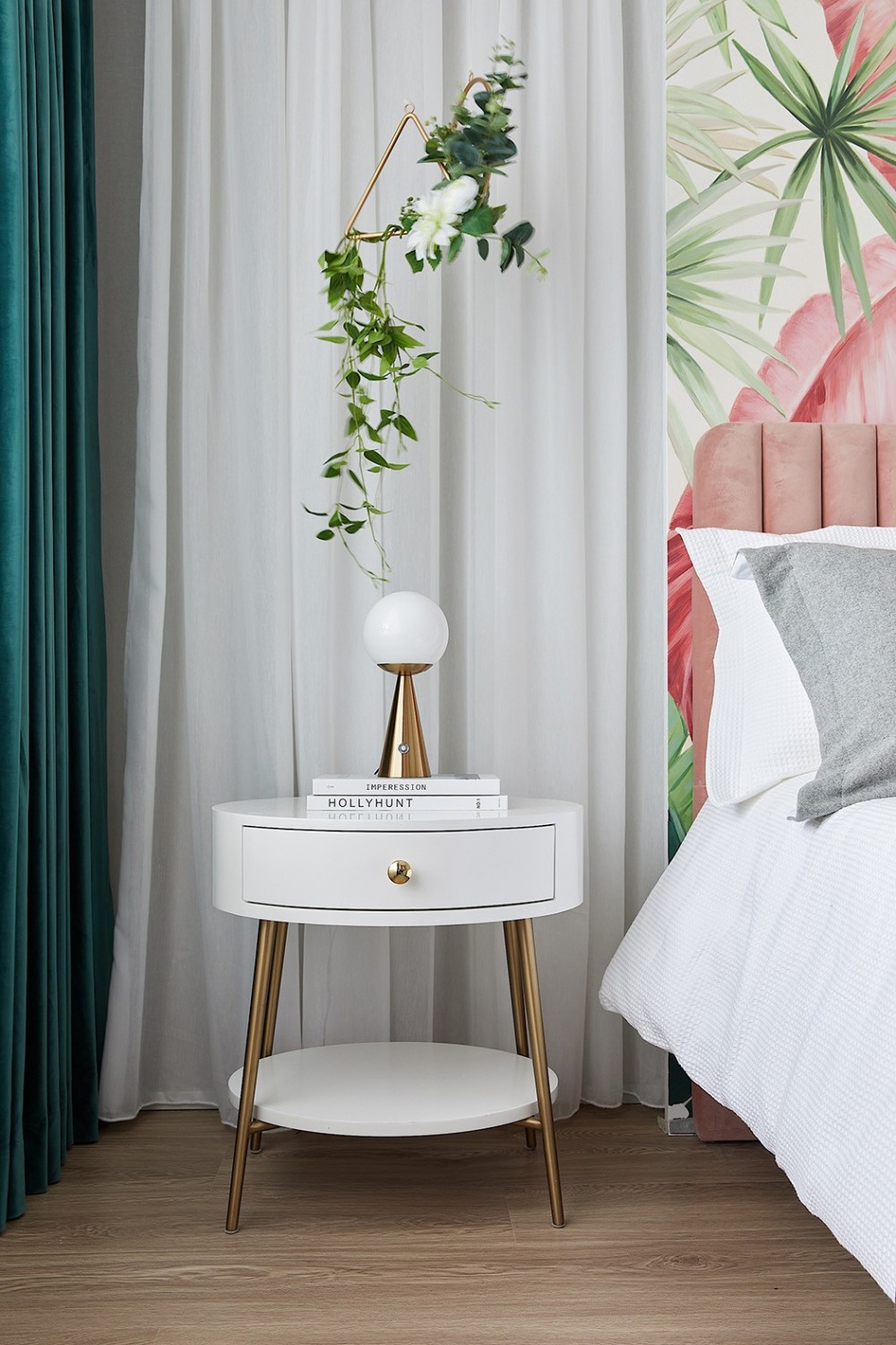 轻奢风格室内家装案例效果图-卧室床头柜 轻奢风格室内家装案例效果图-卧室床头柜