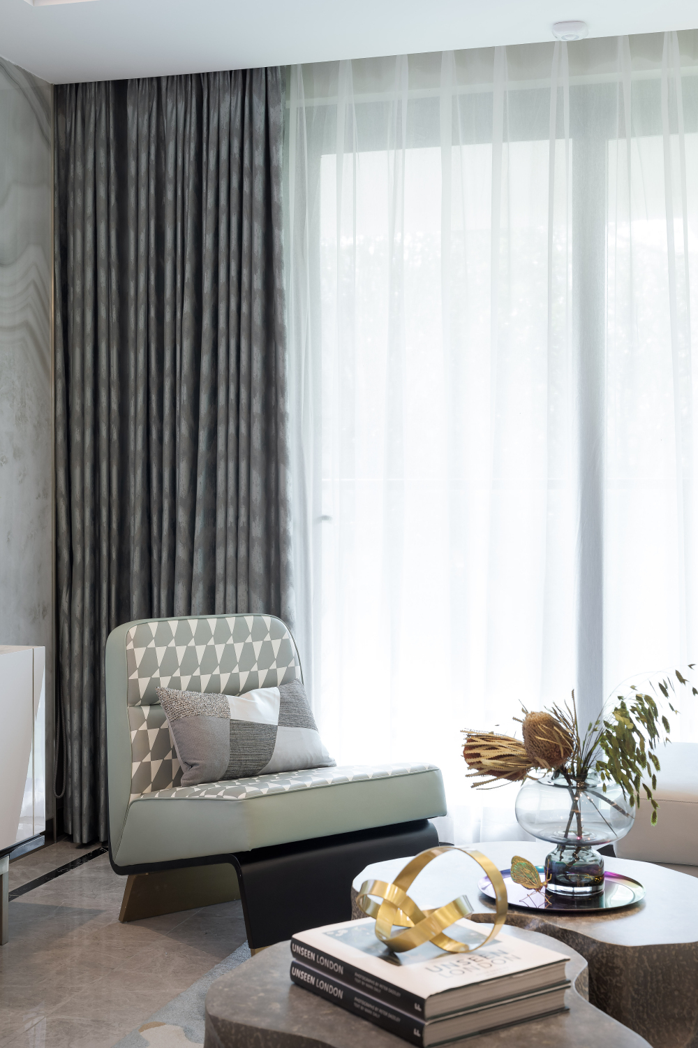 现代轻奢风格室内设计家装案例-客厅落地窗 现代轻奢风格室内设计家装案例-客厅落地窗